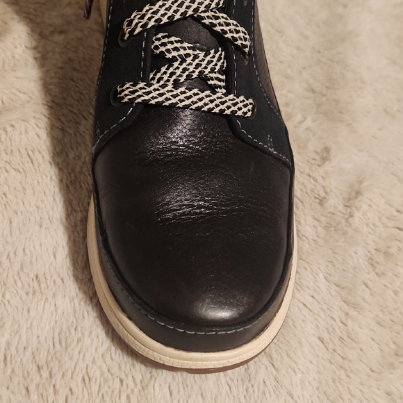 CHACO  WATERPROOF  Size 7. Black High-Top Women's Boots - Picture 5 of 15